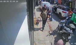 Eminönü’nde trafikte kavga kamerada: Motokuryeye yumruk attı