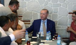Cumhurbaşkanı Erdoğan, Üsküdar'da esnafı ziyaret etti