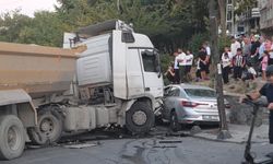 Freni boşalan hafriyat kamyonu 7 araca çarptı