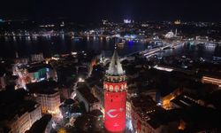 Galata Kulesi’ne Türk bayrağı yansıtıldı
