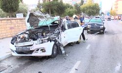 Kartal’da otomobil, park halindeki 3 araca çarptı: 2 yaralı