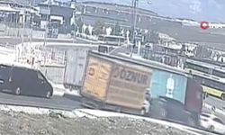 Başakşehir'de yokuştan inen kamyonet 4 araca çarptı