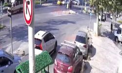 Yayaya çarpmamak için kırdı, trafik ışığına çarptı