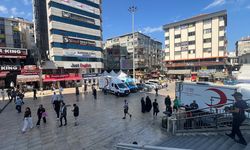 Şirinevler Meydanı'nda Kızılay çadırı tartışması
