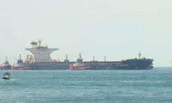 Liberya bayraklı kuru yük gemisi İstanbul Boğazı'ndan geçiyor, trafik durduruldu