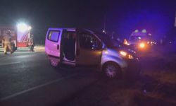 Silivri'de hafif ticari araç ile otomobil çarpıştı: 2'si çocuk 6 yaralı