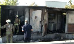 Zeytinburnu'nda trafo alevlere teslim oldu