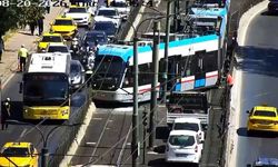 Beyoğlu'nda tramvay raydan çıktı