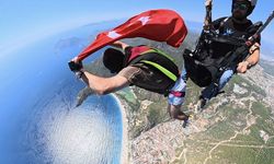 Fethiye'de 30 Ağustos'a özel yamaç paraşütü atlayışı