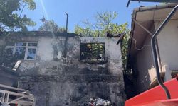 Pendik'te metruk ev yangını yan binaya sıçradı