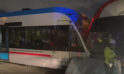 Zeytinburnu'nda 2 tramvay kafa kafaya çarpıştı
