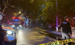 Bakırköy’de 4 katlı metruk binanın çatısı alevlere teslim oldu