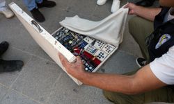 Zabıta ekipleri, okul önünde bıçak satan seyyar satıcıya müdahale etti
