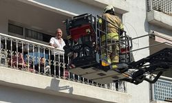 Avcılar’da elektrik panosu yangını! 5 kişi balkonda mahsur kaldı