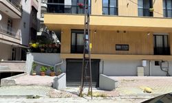 Garajın kapısında elektrik direği engeli: 2 yıldır çözüm bekliyor