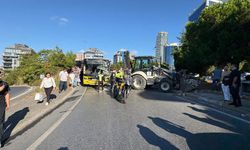 Beşiktaş'ta İETT otobüsü iş makinesine çarptı