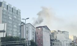 Beyoğlu’nda iş yeri yangını söndürüldü
