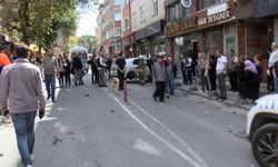 İki otomobil çarpıştı, araç kaldırımdaki 4 kişiyi biçti! 2’si ağır 5 yaralı