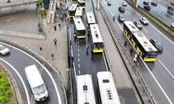 Kadıköy’de İETT otobüsü arızalandı: Trafik kilometrelerce uzadı