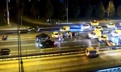 Avcılar D-100’de iki otomobil çarpıştı: 2 yaralı