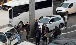 Haramidere'de feci kaza! Yaralı sürücüye vatandaşlar müdahale etti