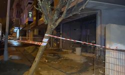 Kaldırımda yürürken elektrik akımına kapıldılar