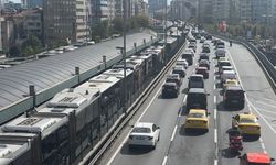 Mecidiyeköy’de metrobüs arızası ulaşımı felç etti