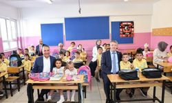 Sultangazi’de 1. sınıf öğrencilerine kırtasiye seti desteği