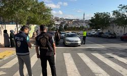 Esenyurt'ta polis ekiplerinde okul önlerinde dronlu denetim