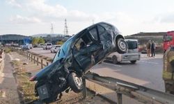 Bariyere çarpan otomobilin sürücüsü yaralandı