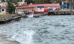 Sarıyer’de kuvvetli rüzgar etkili oldu: Denizde dalgalar oluştu