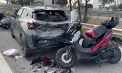 Emniyet şeridinde duran otomobile çarpan motosikletli polis yaralandı