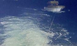 Çanakkale Boğazı'nda sürüklenen tekne kurtarıldı