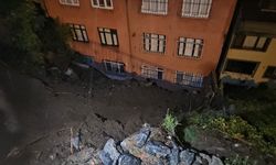 Eyüpsultan’da yağış sonrası toprak kaydı: Apartman tahliye edildi