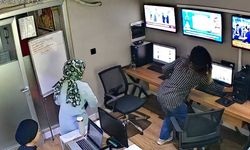 5.4’lük depremde stüdyoda panik! Çalışanlar kendini dışarı attı