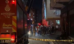 Zeytinburnu'nda 5 katlı binada yangın