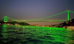 Fatih Sultan Mehmet Köprüsü ve Çamlıca Kulesi yeşil ışıklar ile aydınlatıldı