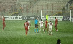 Ümraniyespor - Boluspor maçı yağmur nedeniyle yarıda kaldı