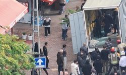 Esenyurt'ta iki işçinin üzerine cam devrildi: 1’i ağır 2 yaralı