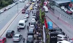 İndirim için gün ağarmadan kuyruğa girdiler