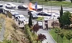 Alibeyköy'de araç alev alev yandı