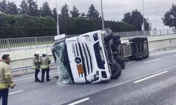 Bakırköy'de tanker devrildi