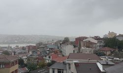 İstanbul'da kara bulutların geçişi görüntülendi