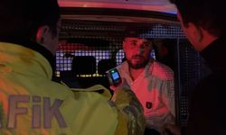 Polisten kaçarken trafik lambasına çarpan sürücünün bahanesi pes dedirtti