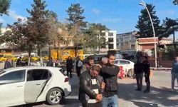 Büyükçekmece’de memurluk vaadiyle 5 kişiyi dolandıran sahte savcı tutuklandı