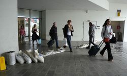 İstanbul’da sel önlemi dikkat çekti: Kum çuvallarıyla barikat kuruldu