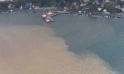 İstanbul Boğazı'nın rengi yağışların ardından kahverengiye döndü