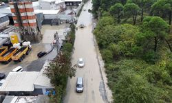 Eyüpsultan’da yağışın ardından göle dönen yol havadan görüntülendi