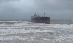 Sarıyer'de gemi karaya oturdu