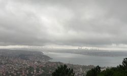 İstanbul Boğazı üzerinde dev yağmur bulutları oluştu